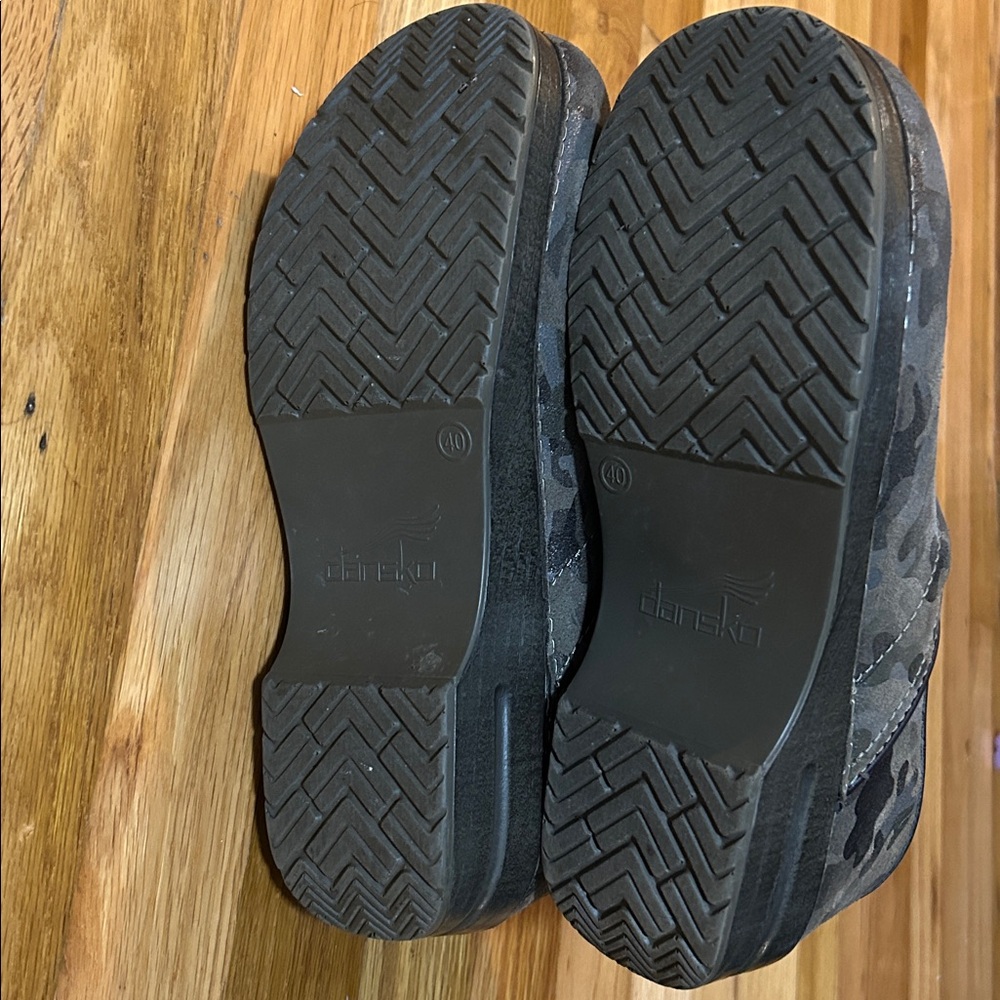 Dansko camo clogs - image 2